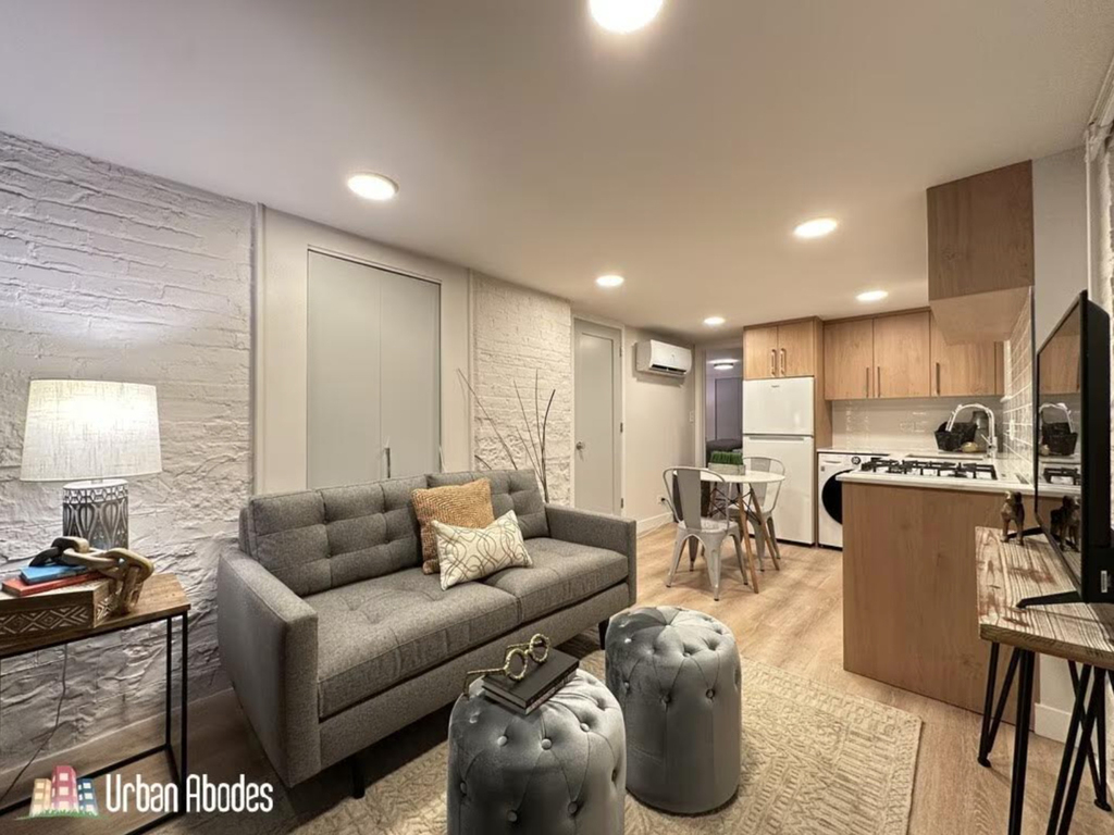1015 N California Avenue - Photo 1