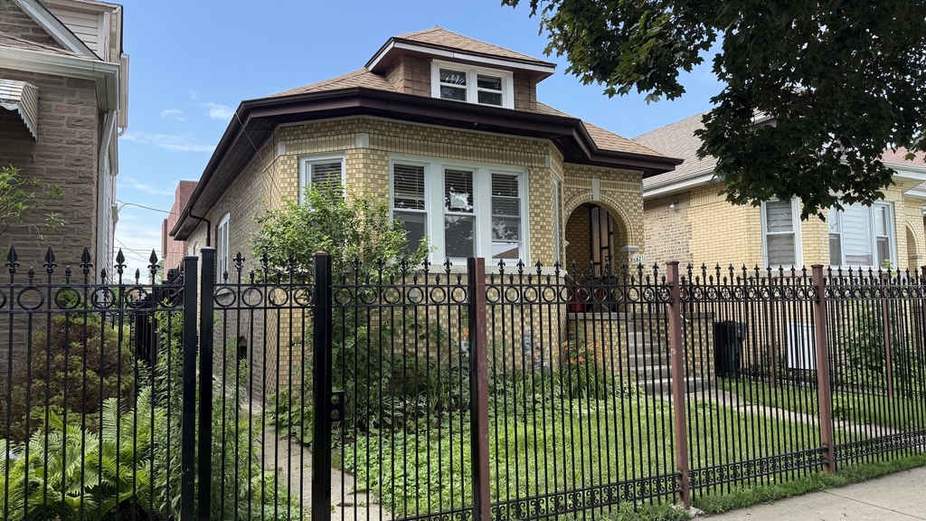 5821 W Gunnison Street - Photo 0