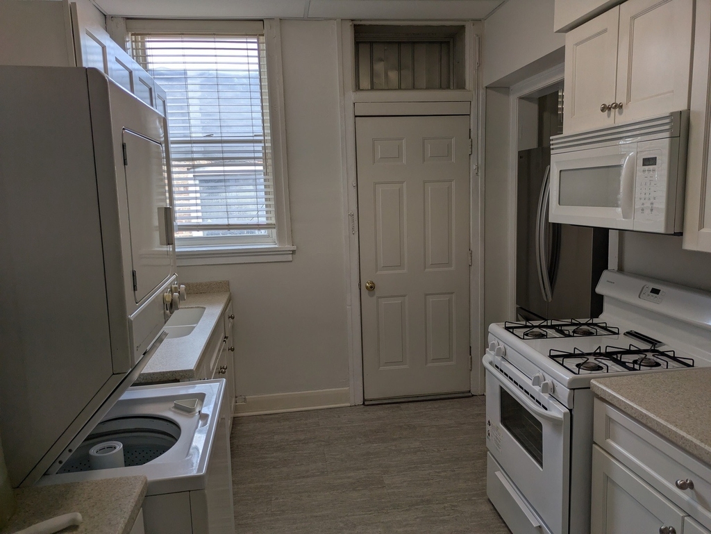 103 E 1st Street - Photo 7