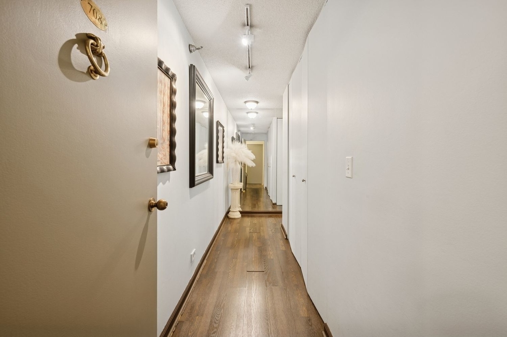 70 W Huron Street - Photo 1