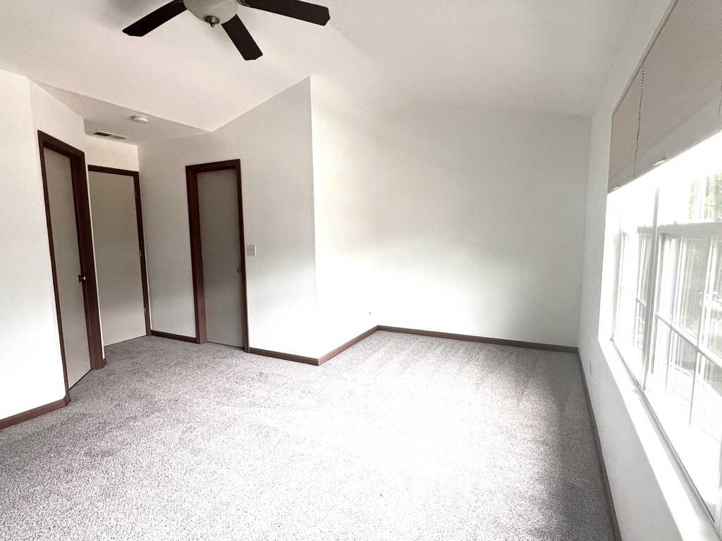 2407 Stoughton Circle - Photo 17
