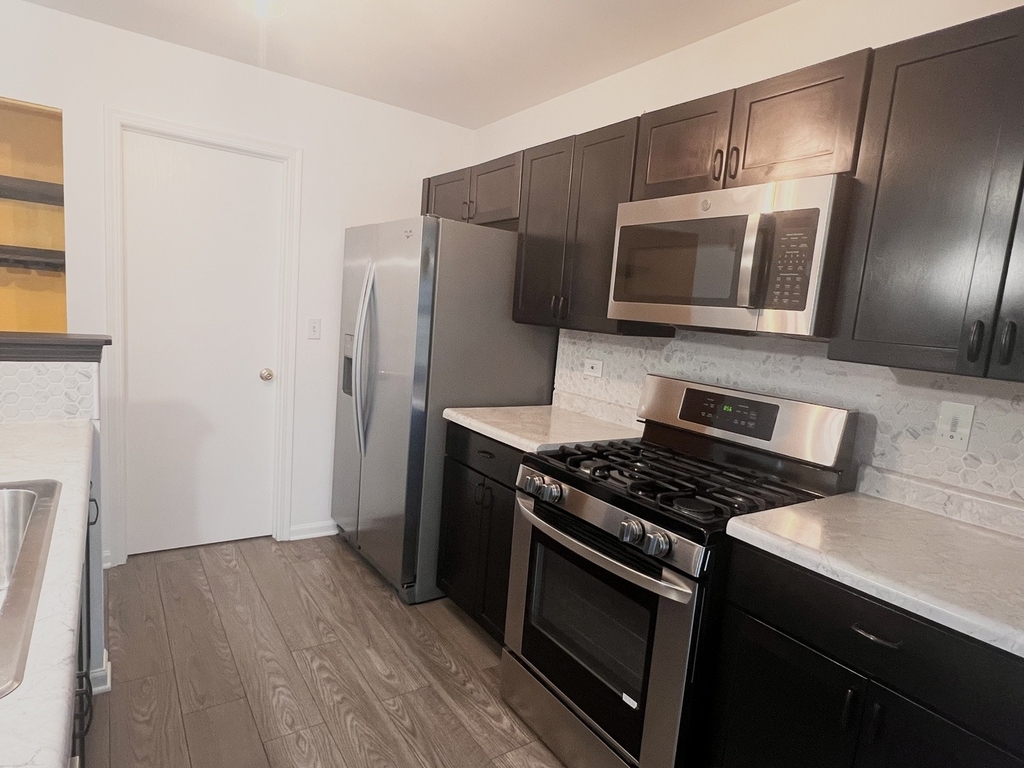 2407 Stoughton Circle - Photo 4