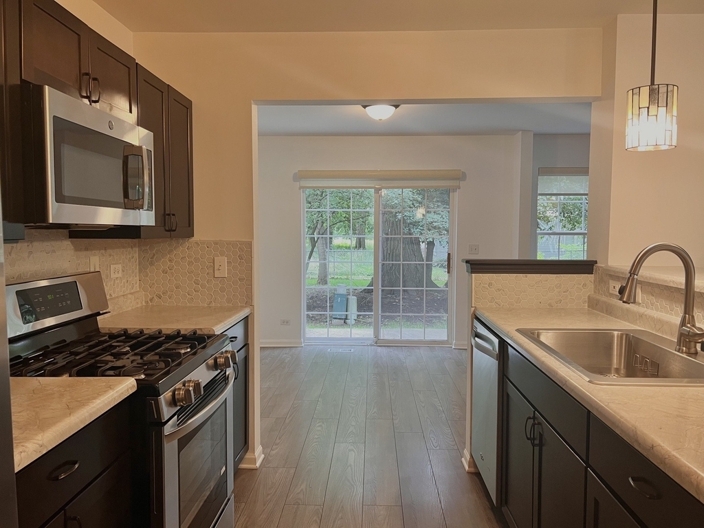 2407 Stoughton Circle - Photo 3