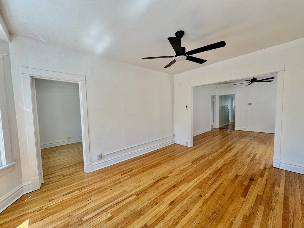 2047 N Lavergne Avenue - Photo 2