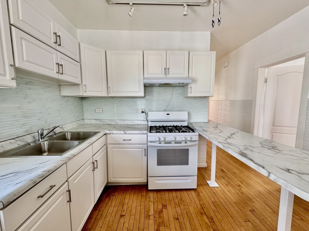 2047 N Lavergne Avenue - Photo 9