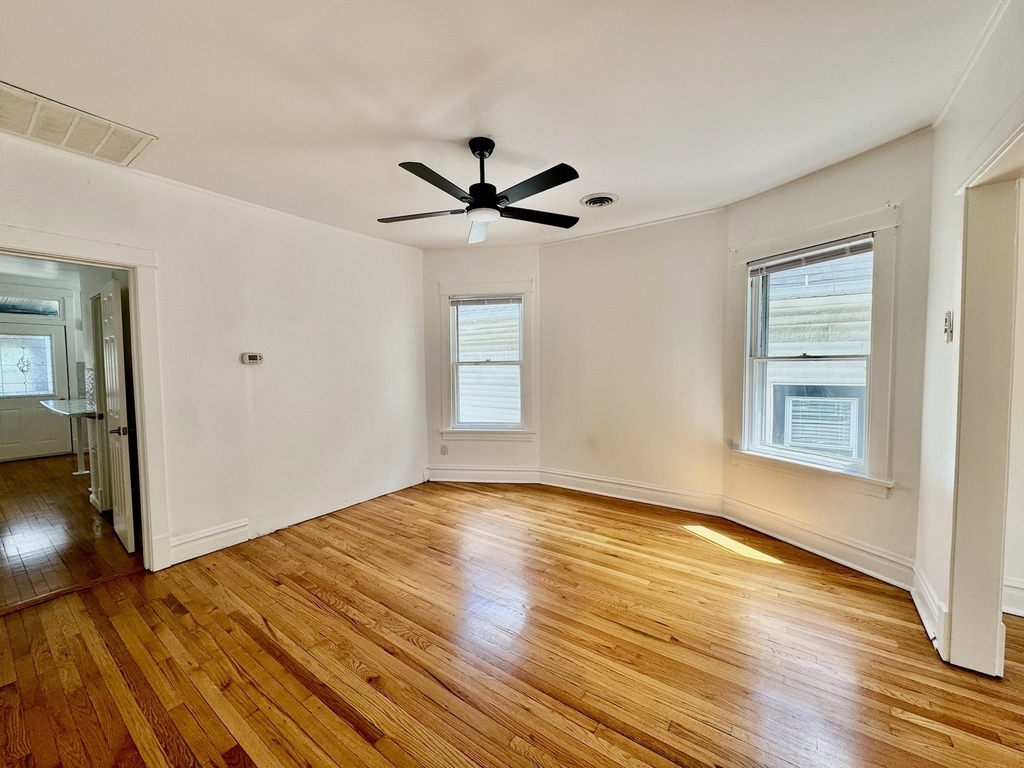 2047 N Lavergne Avenue - Photo 3