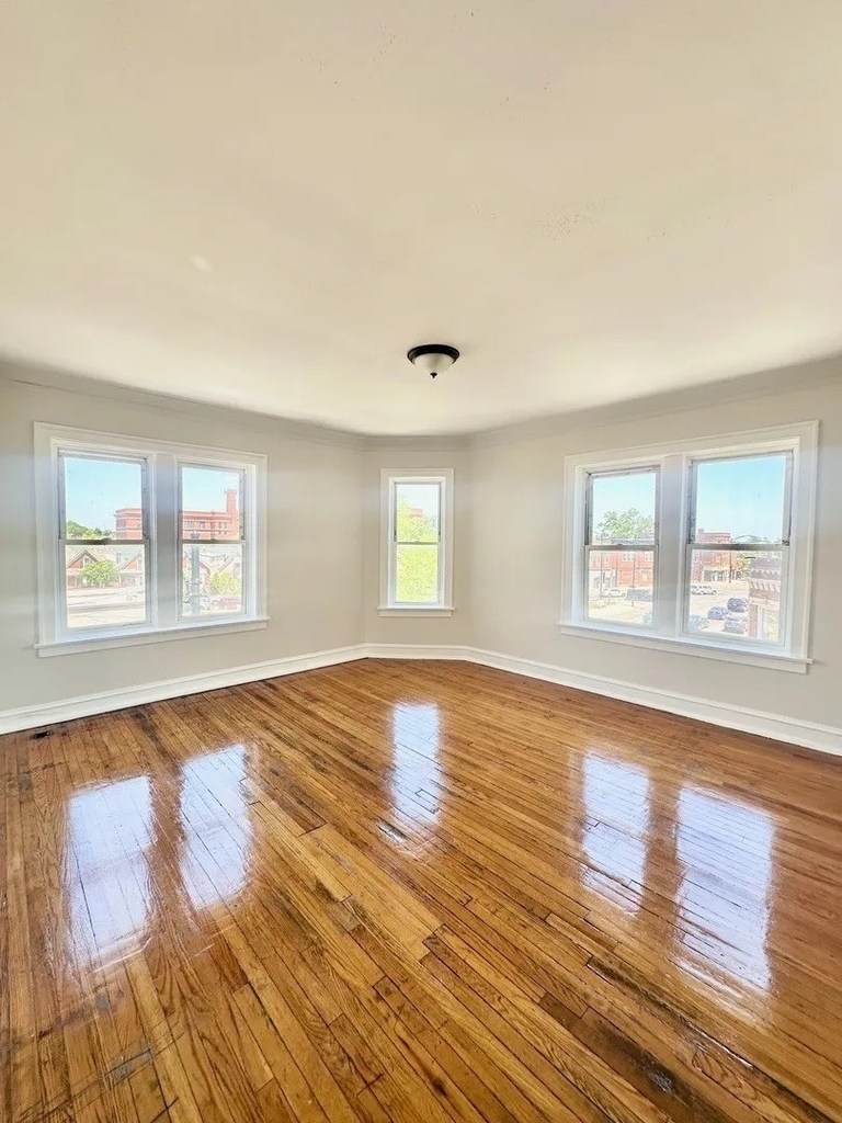 3701 W Division Street - Photo 7