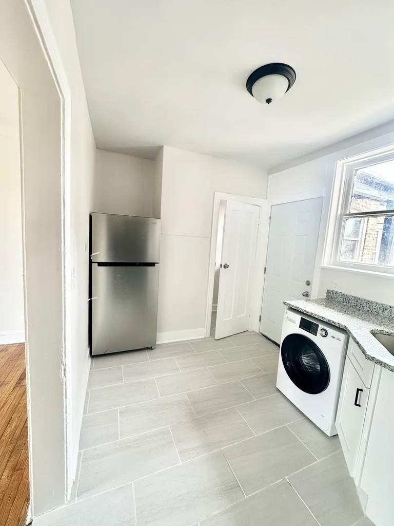 3701 W Division Street - Photo 2