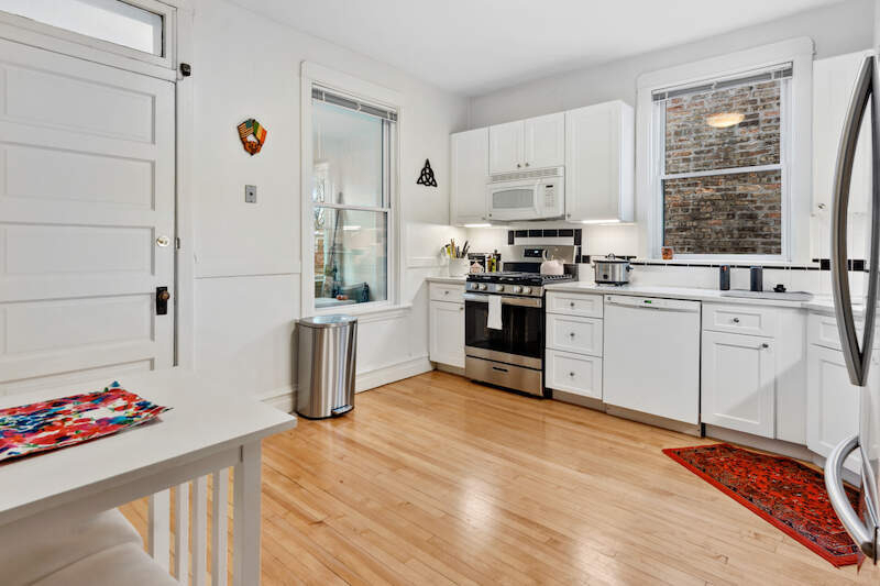 3706 N Leavitt Street - Photo 4