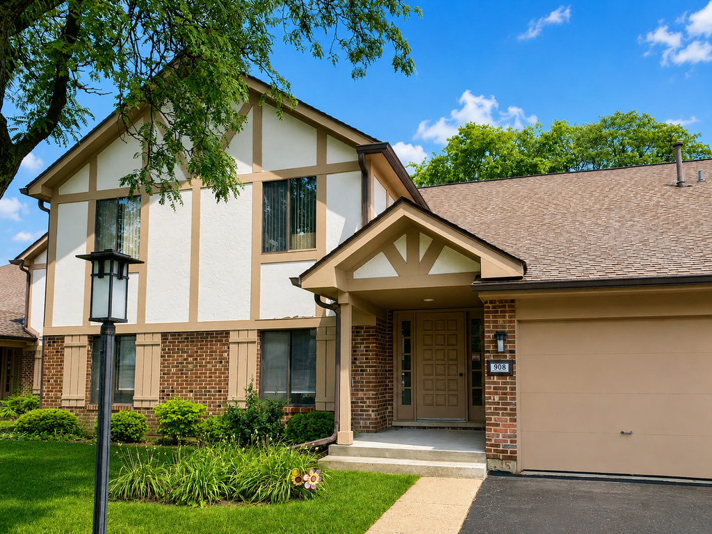 908 Knottingham Drive - Photo 0