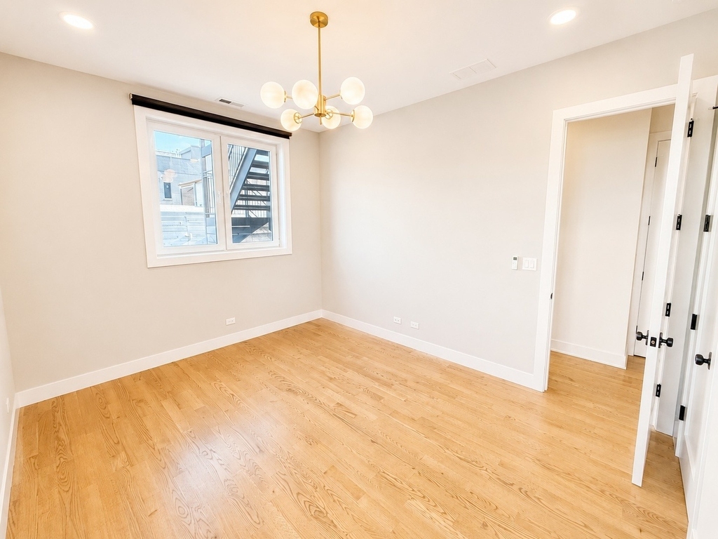 1653 W Division Street - Photo 5