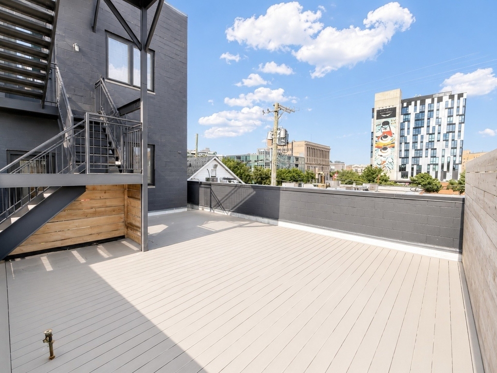 1653 W Division Street - Photo 10