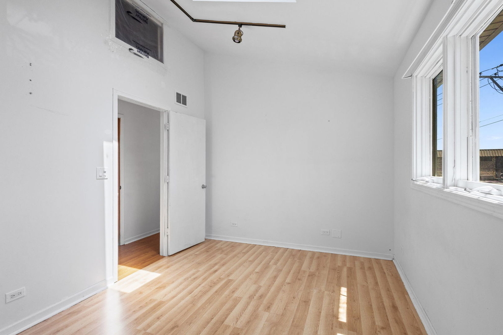 5230 S Lockwood Avenue - Photo 13