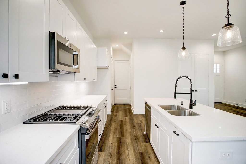 1220 Mcneil Street - Photo 4
