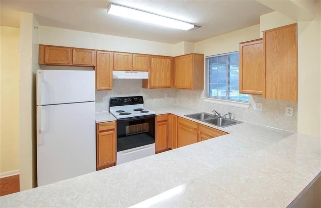 1203 Lovett - Photo 10