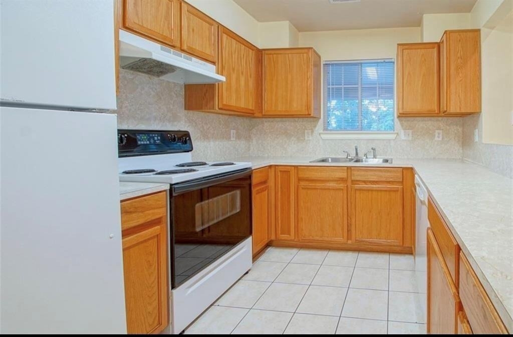 1203 Lovett - Photo 11