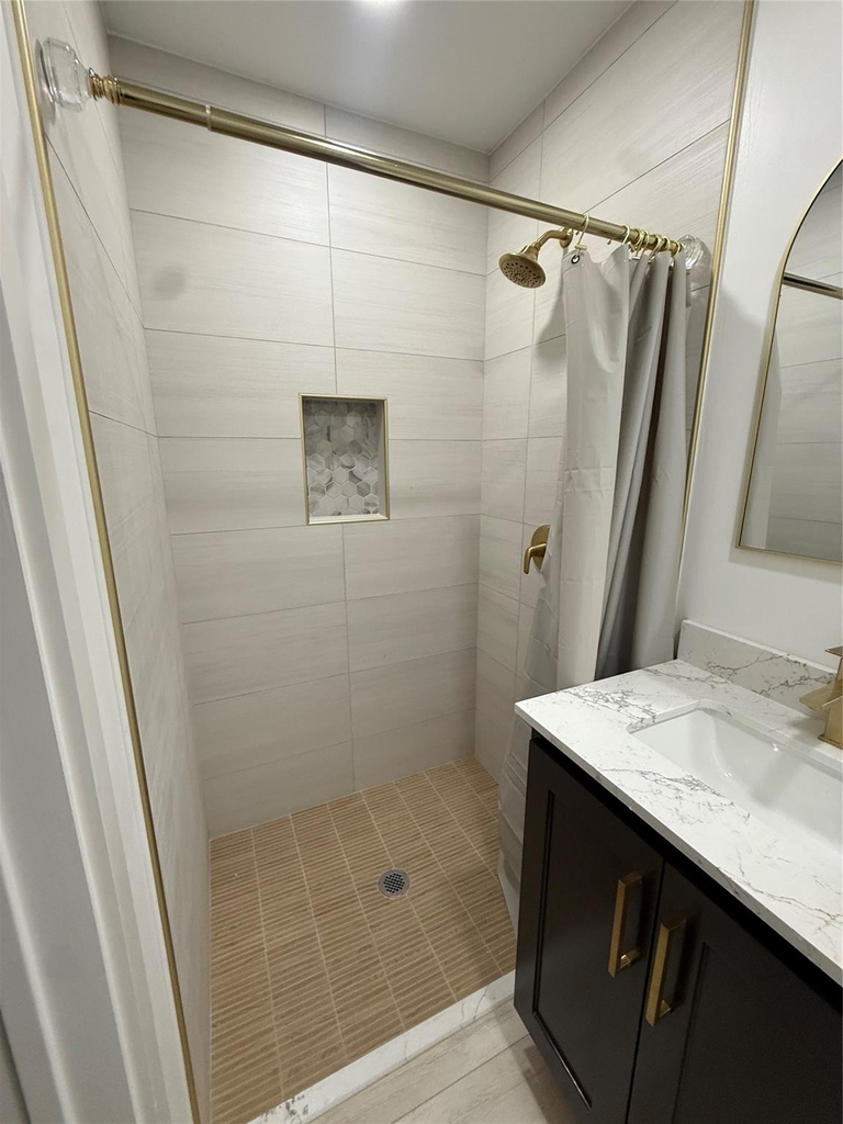 1704 Jones Street - Photo 3