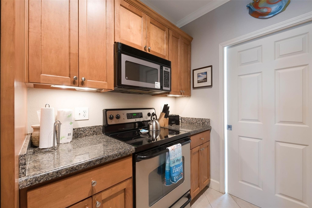 7000 Seawall Boulevard - Photo 13