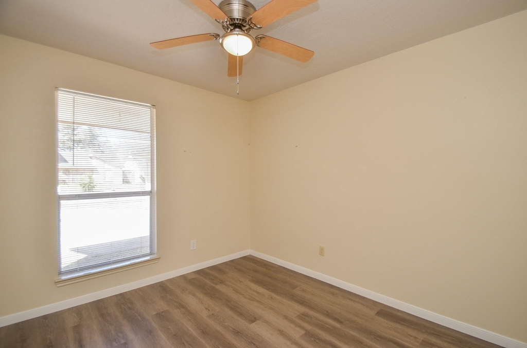 9414 Kingsvalley Street - Photo 20