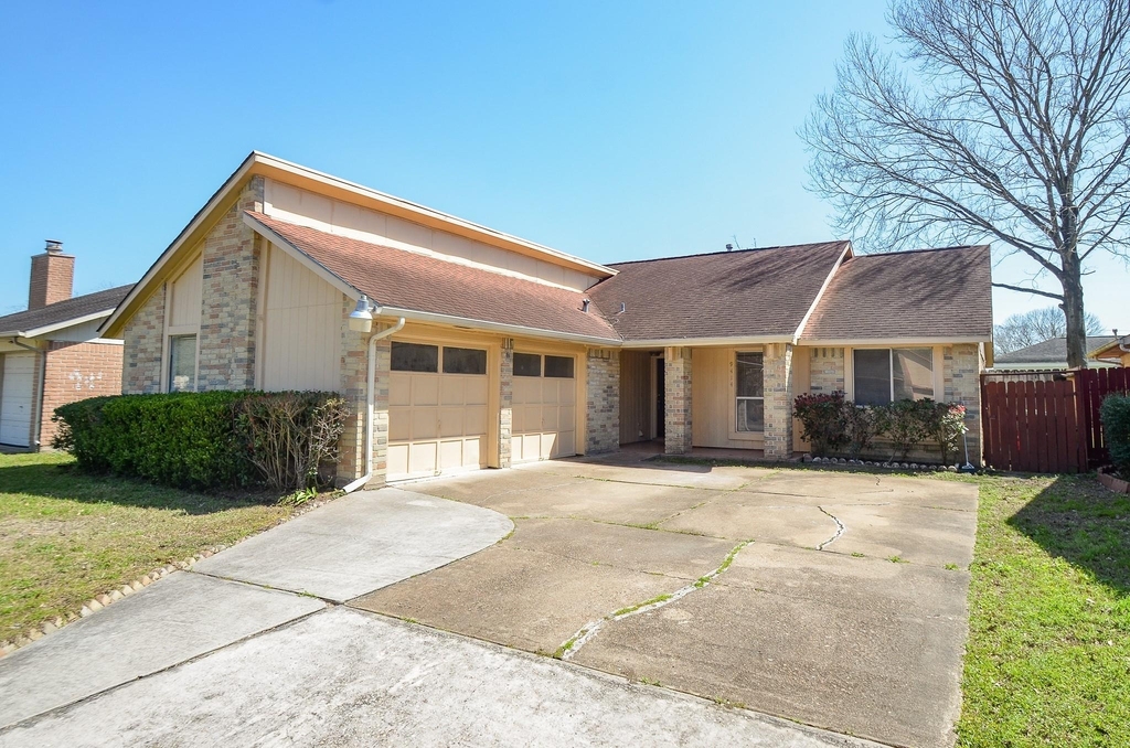 9414 Kingsvalley Street - Photo 0