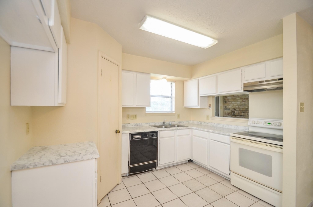 9414 Kingsvalley Street - Photo 11