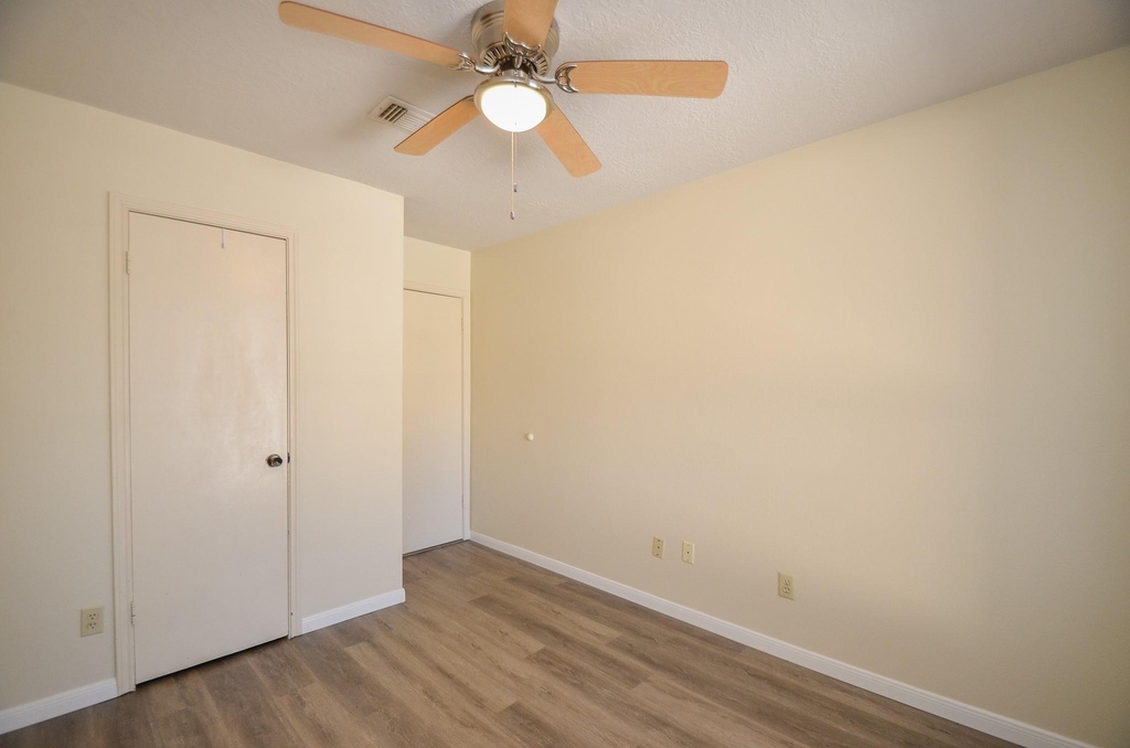 9414 Kingsvalley Street - Photo 21