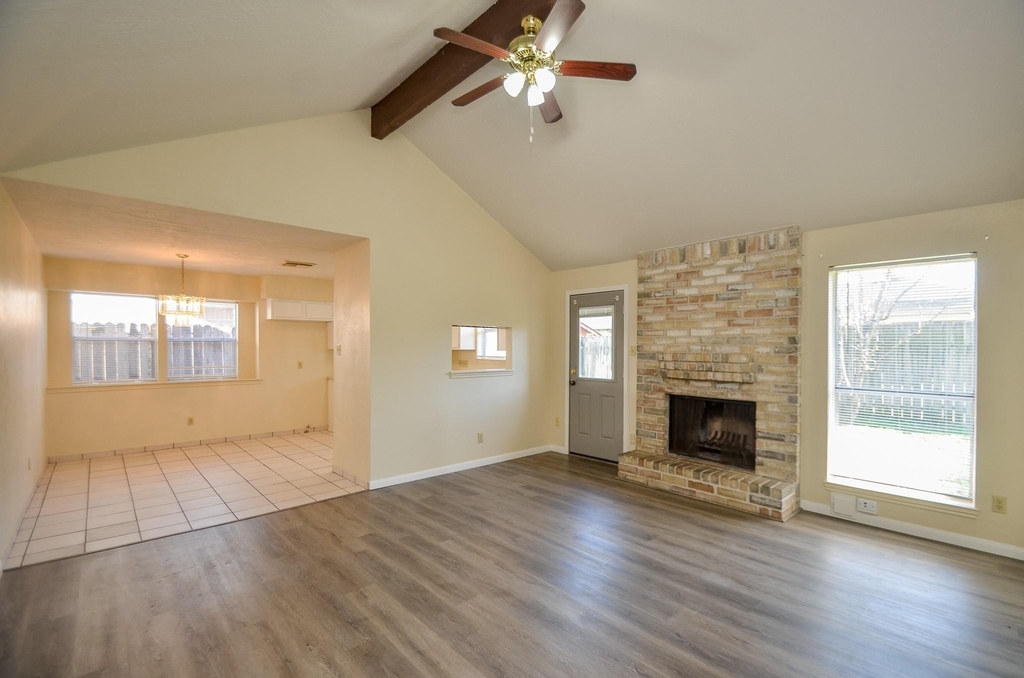 9414 Kingsvalley Street - Photo 8