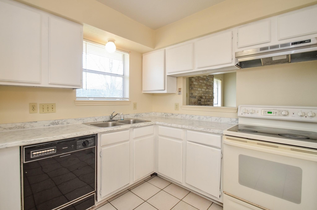 9414 Kingsvalley Street - Photo 13
