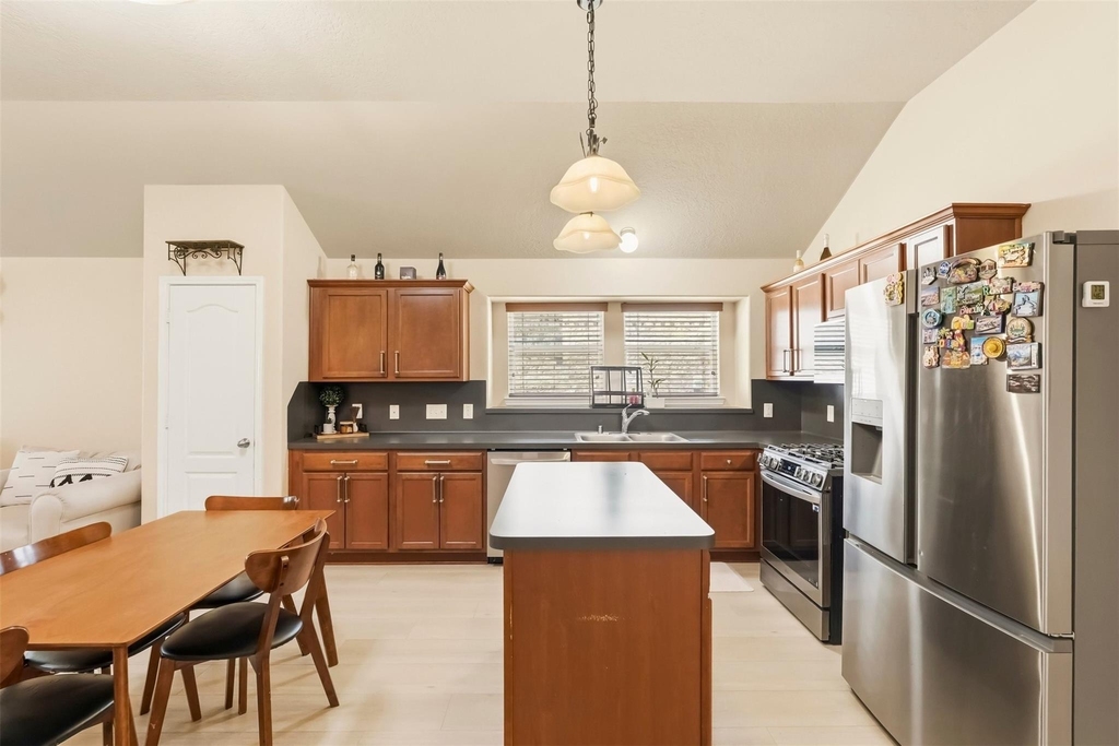 8022 Atwood Hills Lane - Photo 8