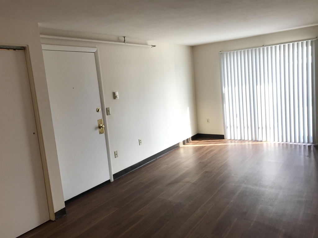 93 West - Photo 21