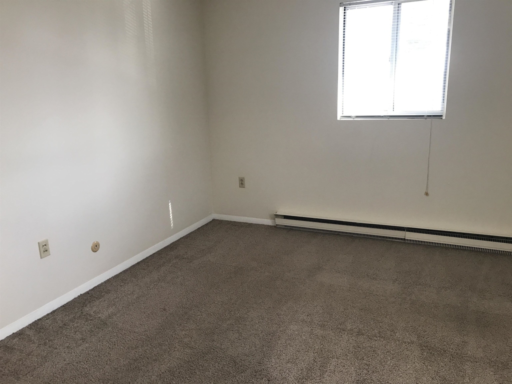 93 West - Photo 28