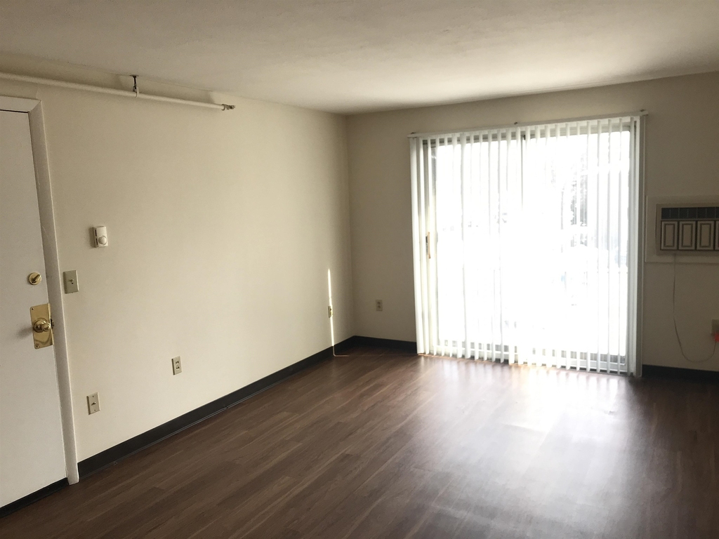 93 West - Photo 15