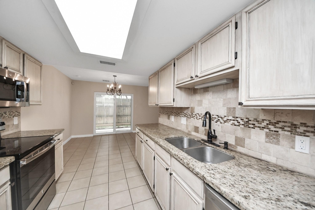 7821 Theissetta Drive - Photo 4