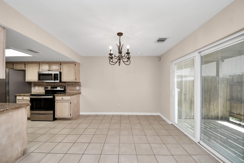 7821 Theissetta Drive - Photo 11