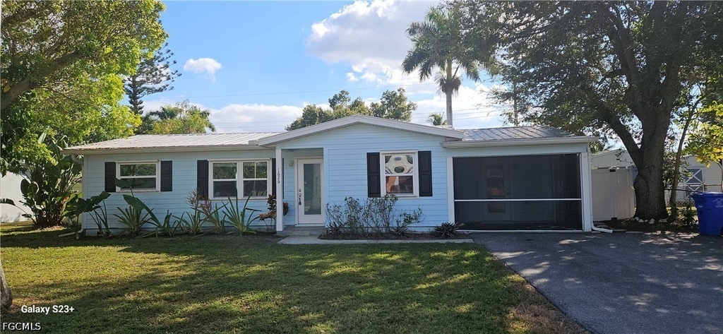 1626 Grace Avenue - Photo 3