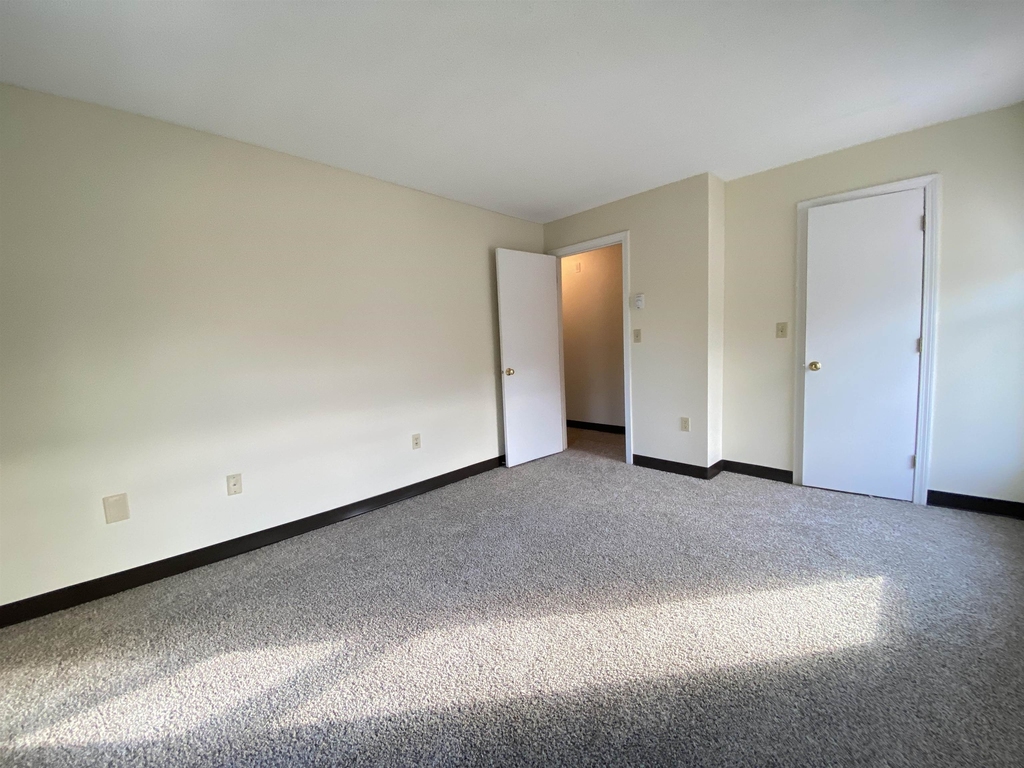 119 Eastern - Photo 25