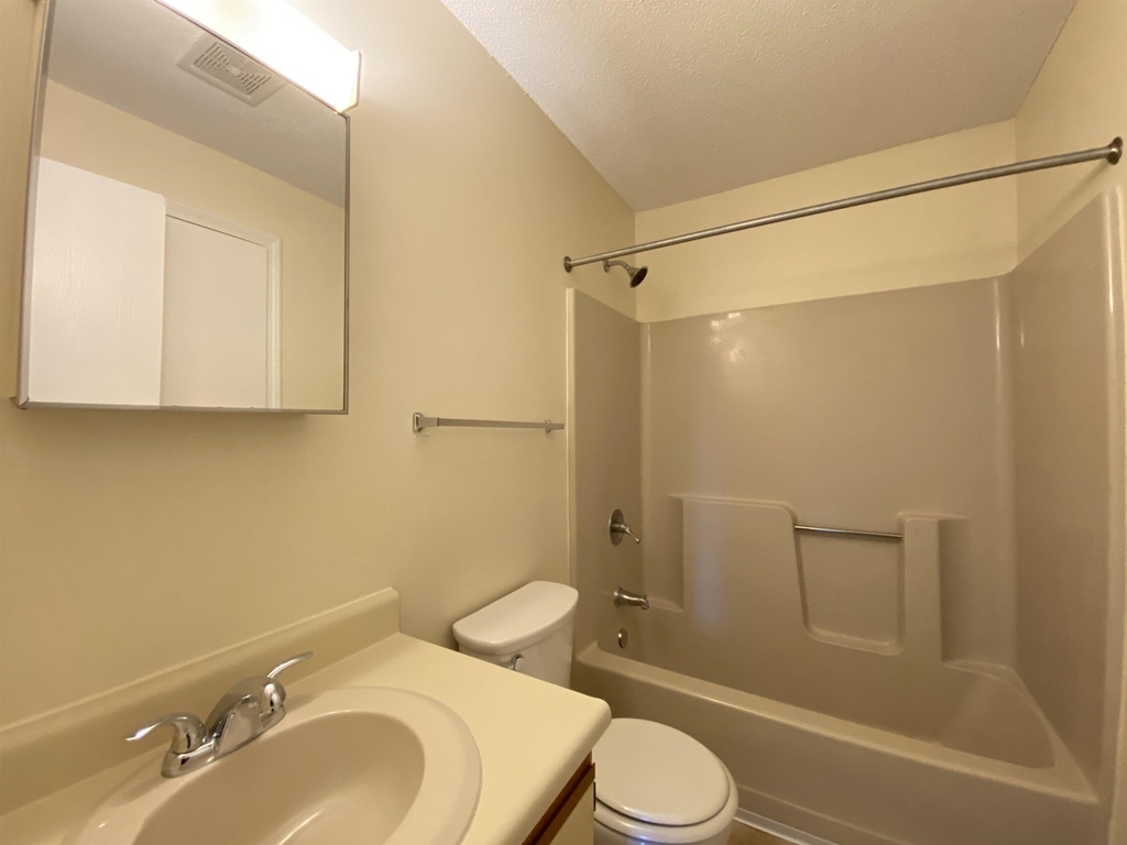 119 Eastern - Photo 29