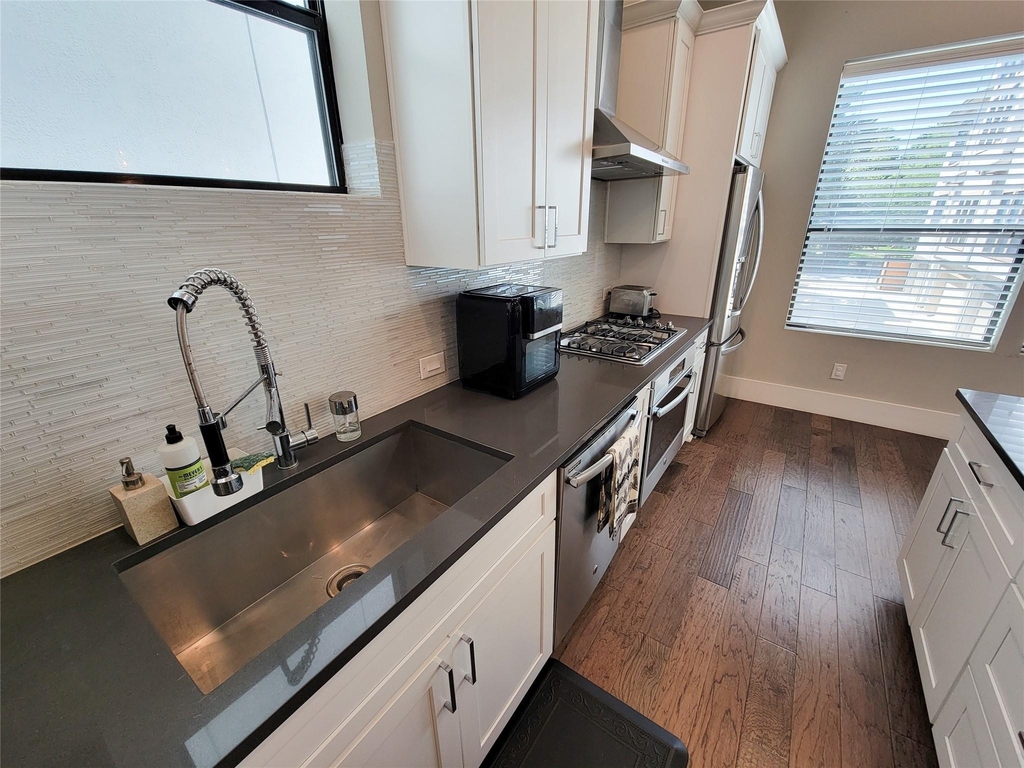 5709 Larkin Street - Photo 24