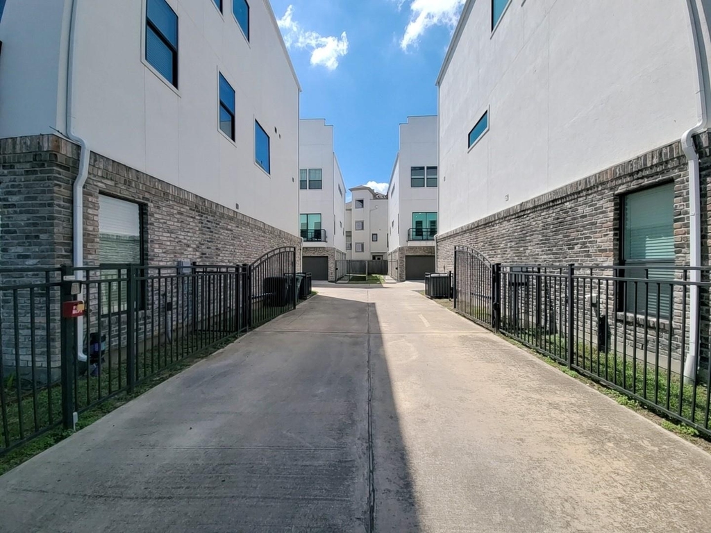 5709 Larkin Street - Photo 3