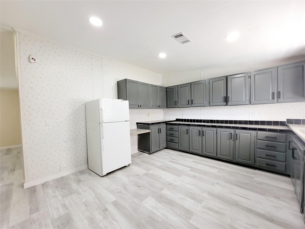 305 Paddock - Photo 7