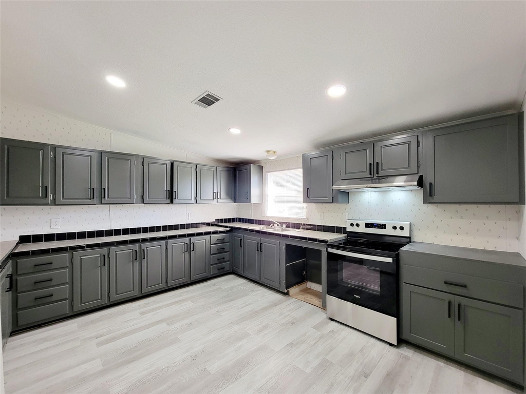 305 Paddock - Photo 8
