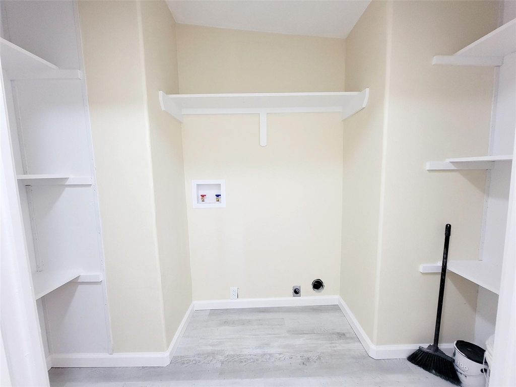 305 Paddock - Photo 9