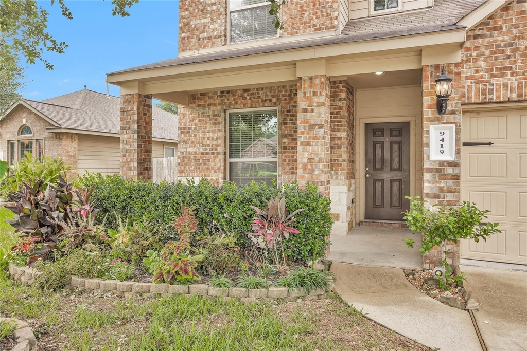 9419 Elliotts Court - Photo 3