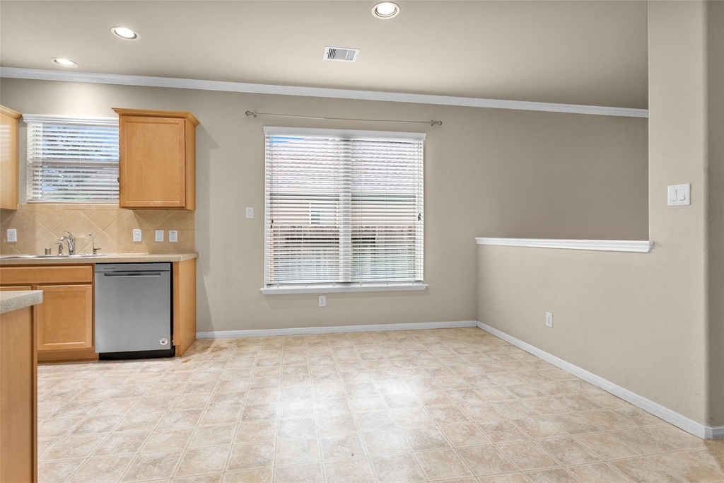 9419 Elliotts Court - Photo 15