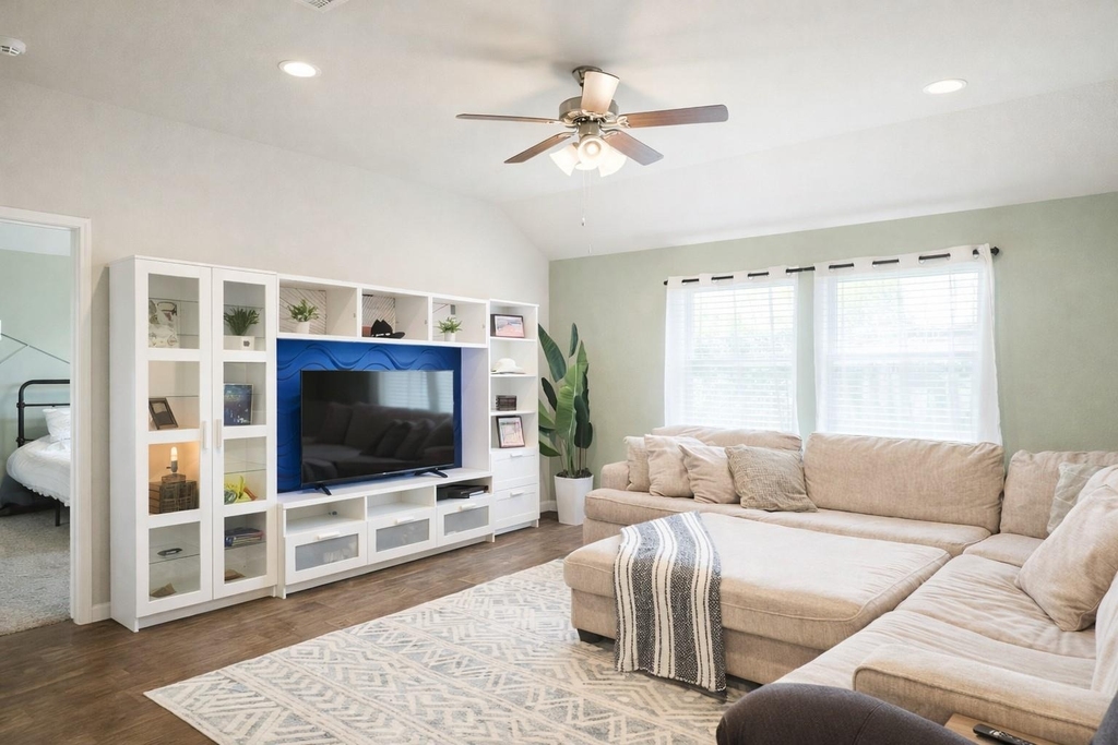 519 Kickapoo Drive - Photo 8