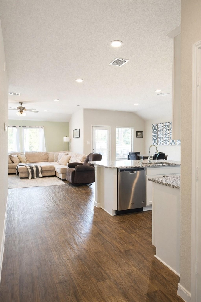 519 Kickapoo Drive - Photo 3