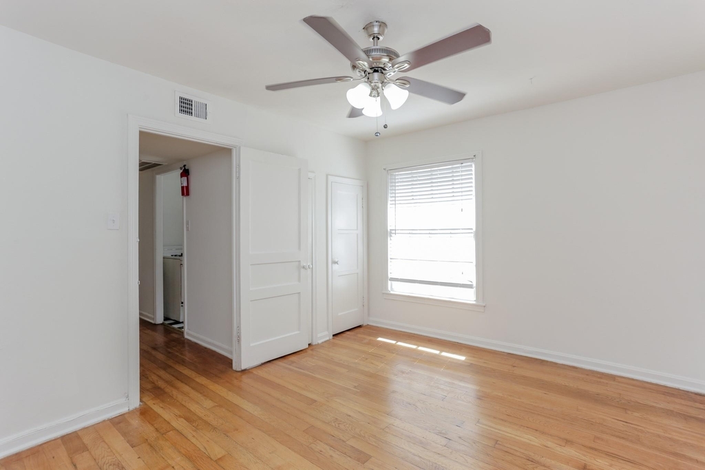 1828 W Main Street - Photo 2