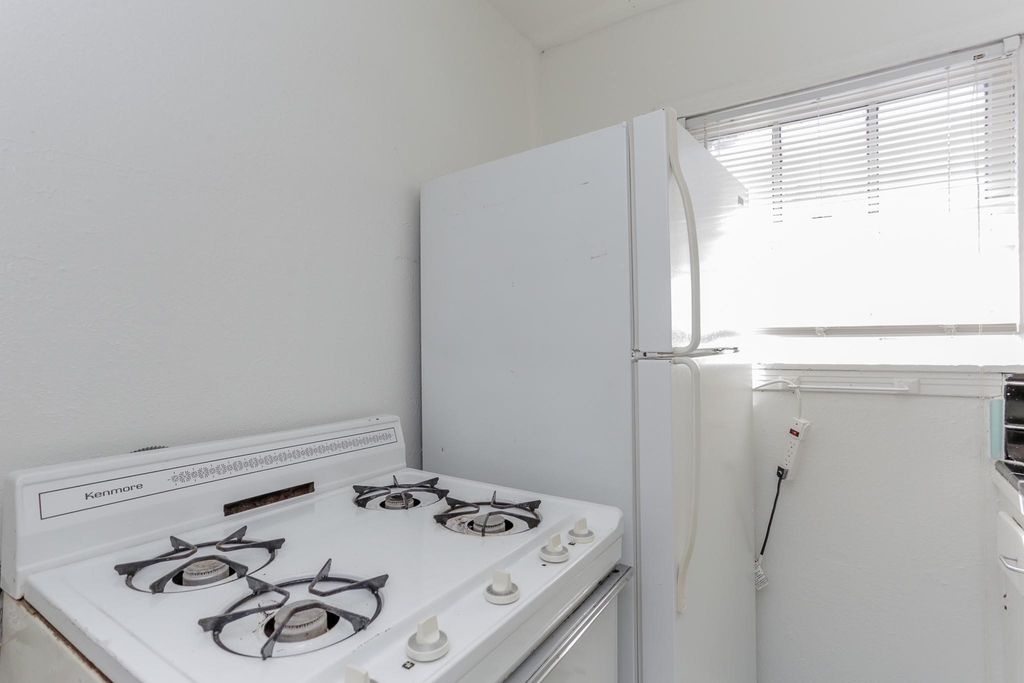 1828 W Main Street - Photo 5