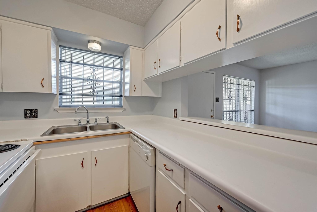 7714 Renwick Drive - Photo 10