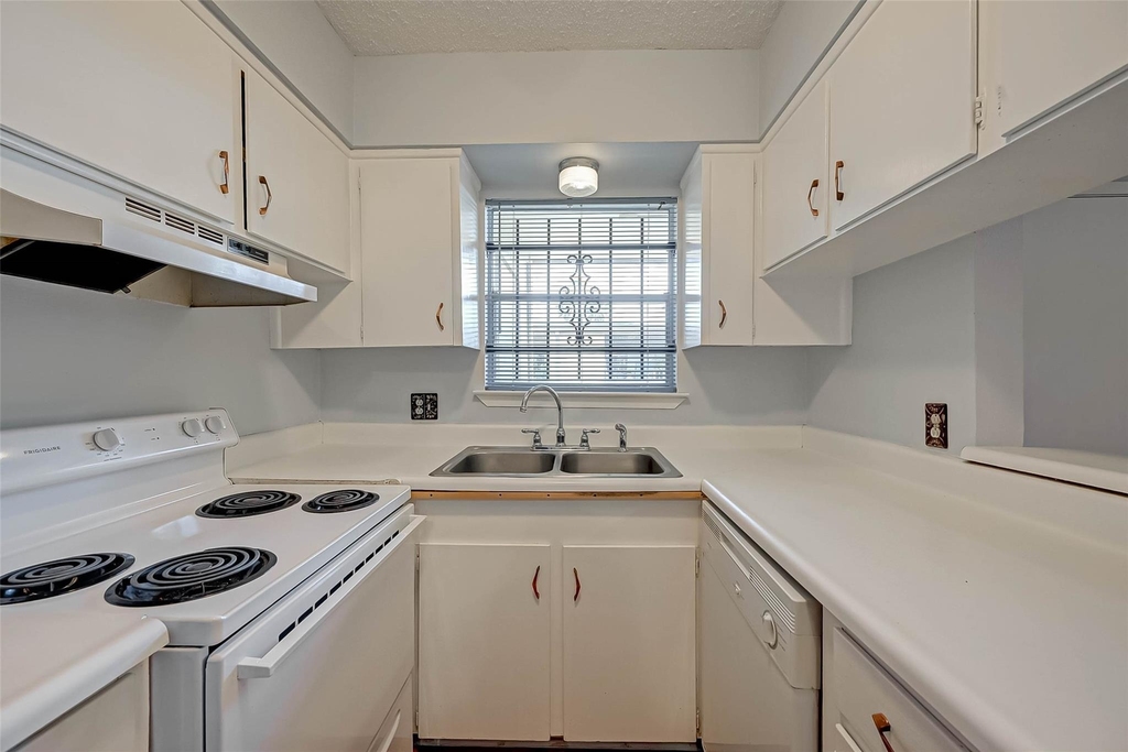 7714 Renwick Drive - Photo 9